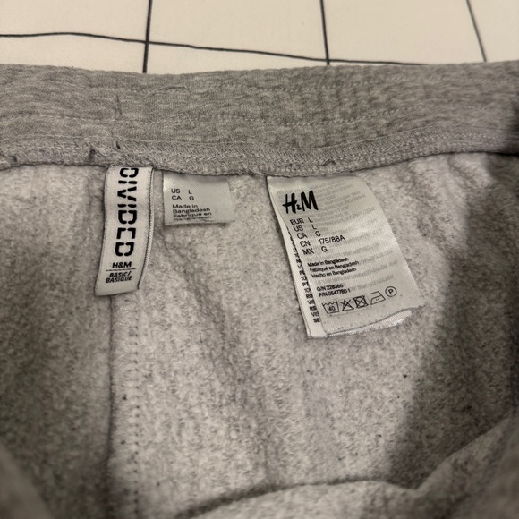 H&M Divided Grey Sweatpants size Large - Picture 5 of 10